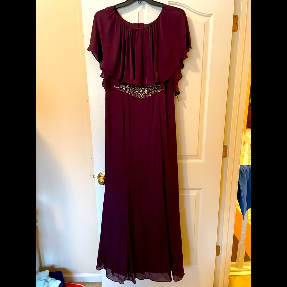 NEW Adrianna Papell, size 16 long flowy formal w/rhinestones, burgundy / maroon
